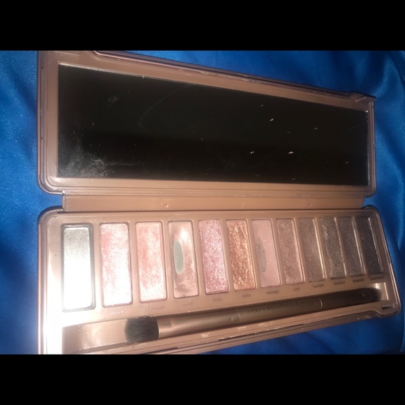 Naked 3 urban decay eyeshadow pallet - Picture 3 of 3